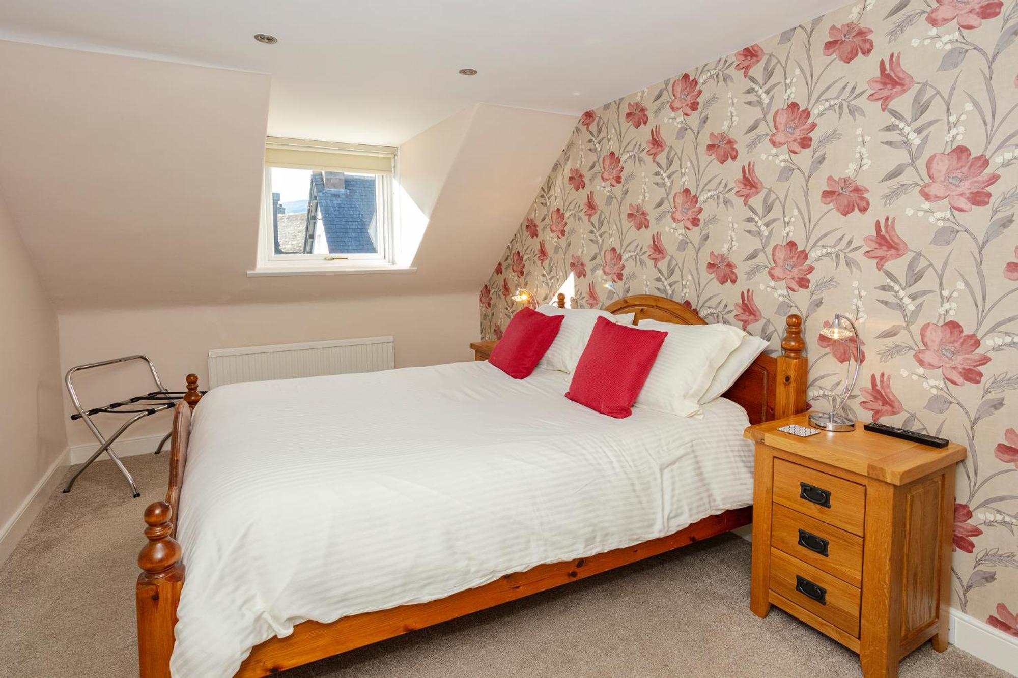 Old Surgery Guest House Ullapool Bagian luar foto
