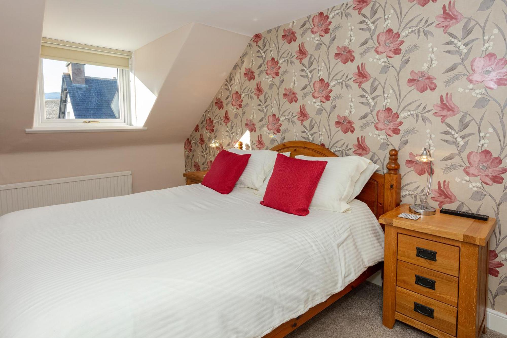 Old Surgery Guest House Ullapool Bagian luar foto
