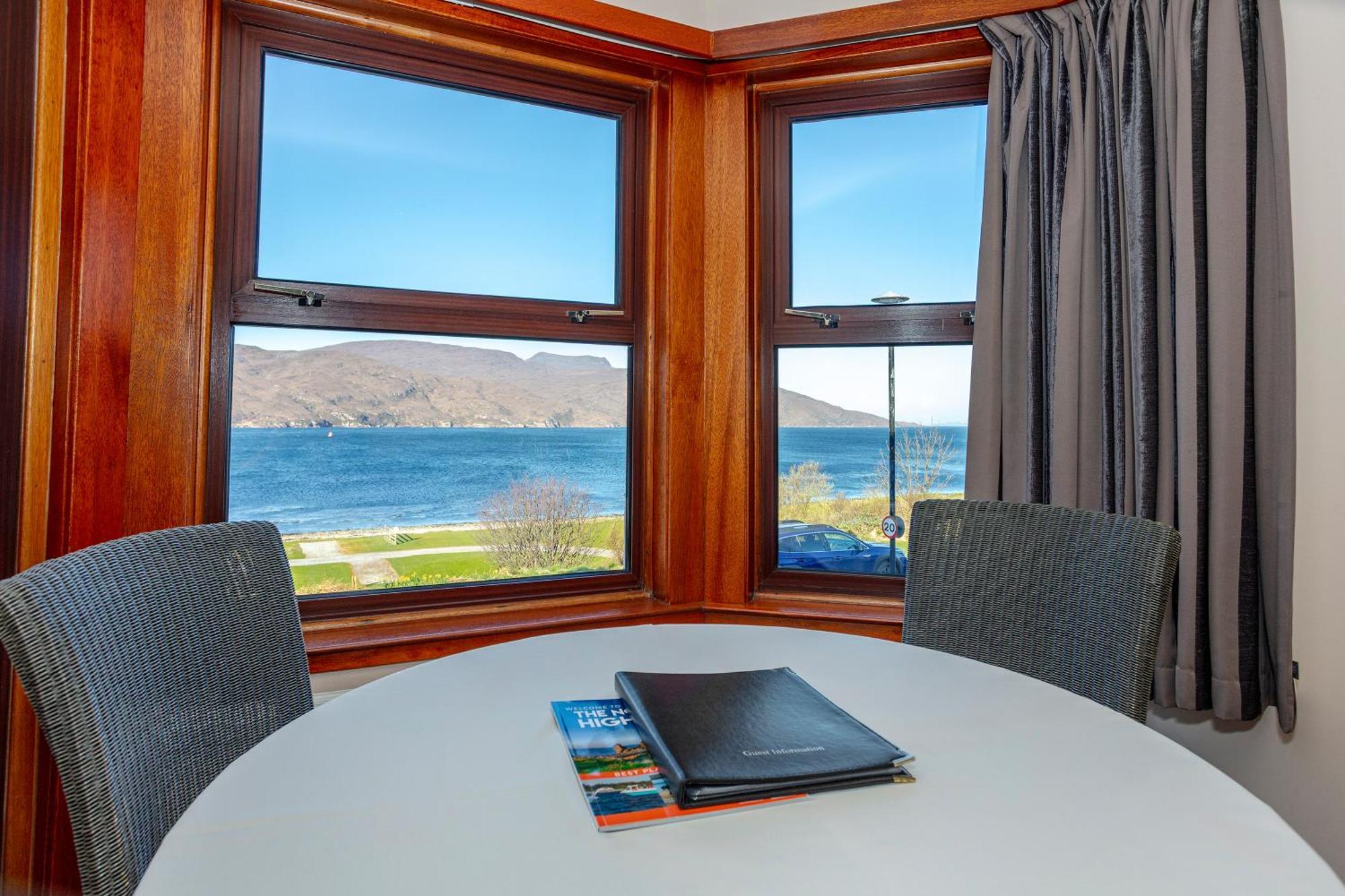 Old Surgery Guest House Ullapool Bagian luar foto