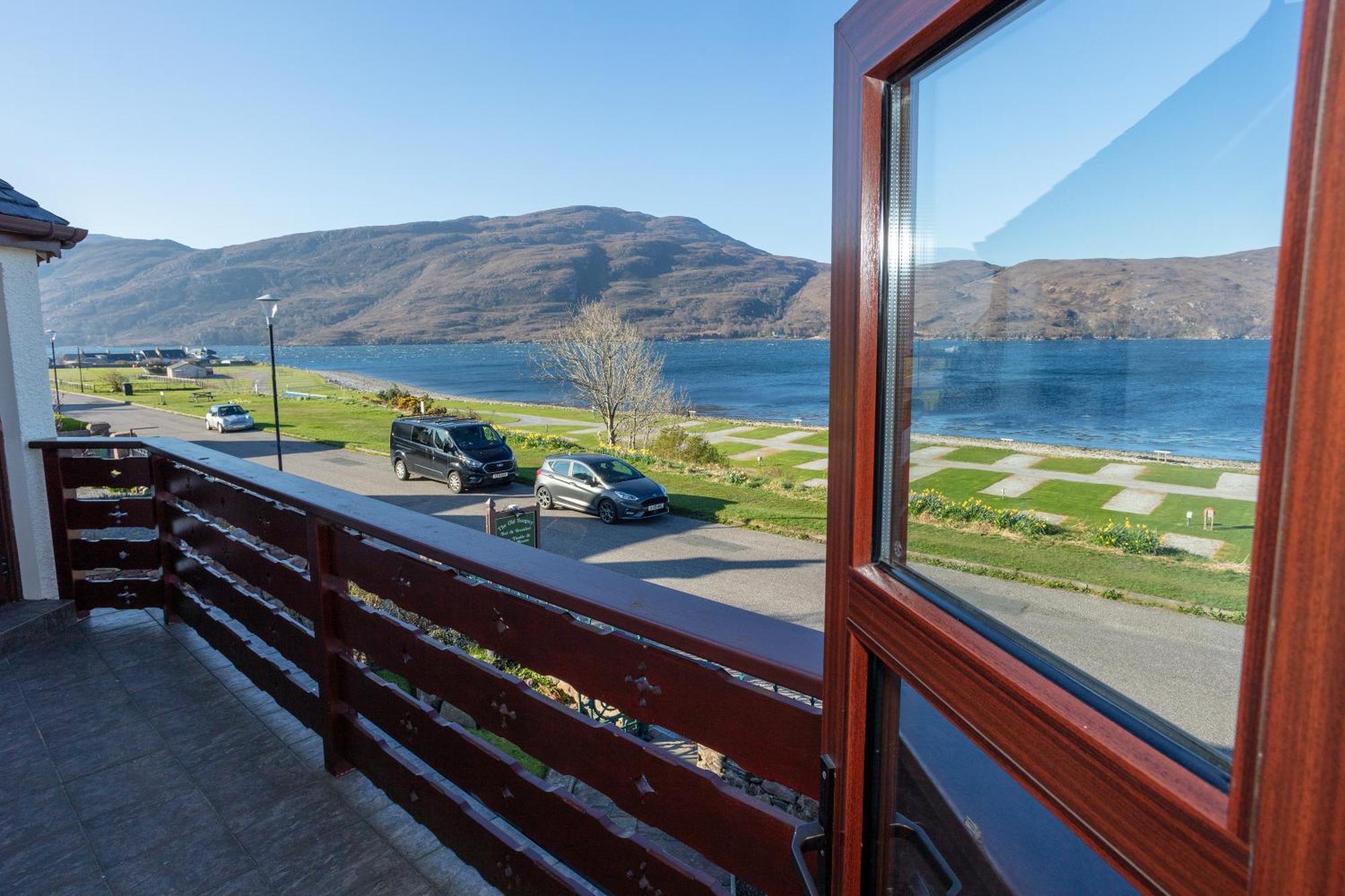 Old Surgery Guest House Ullapool Bagian luar foto